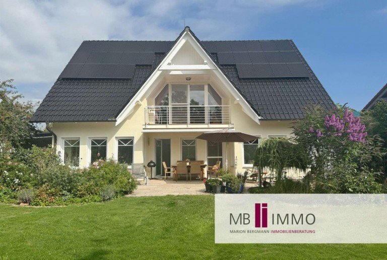 Blick zum Haus Wolfsburg - Neuhaus bei Vorsfelde Einfamilienhaus Traumimmobilie im gehobenen Landhausstil, nur 6 km vom Wolfsburger Stadtzentrum entfernt