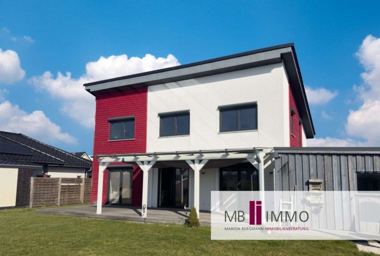 Blick zum Haus Grafhorst Einfamilienhaus Einziehen und den weiten Blick �ber die Wiesen genie�en