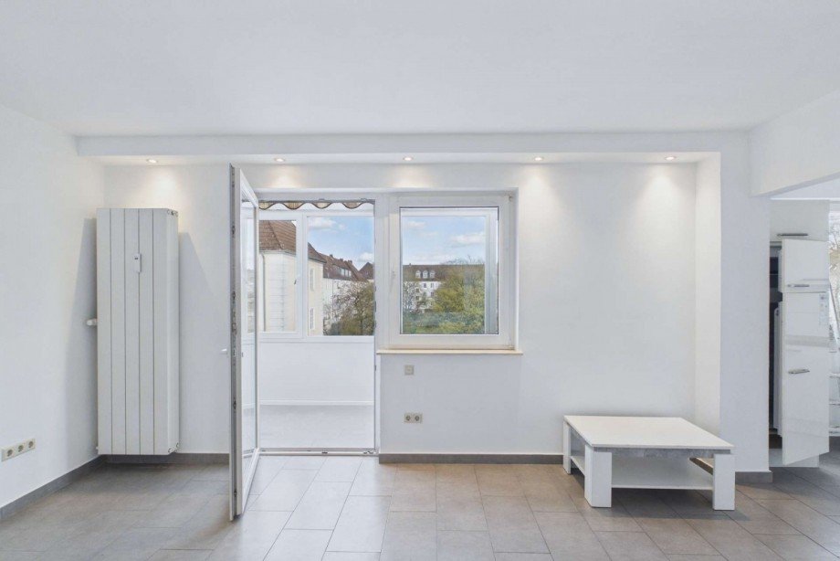 Ausgang zum verglasten Balkon Etagenwohnung Wolfsburg