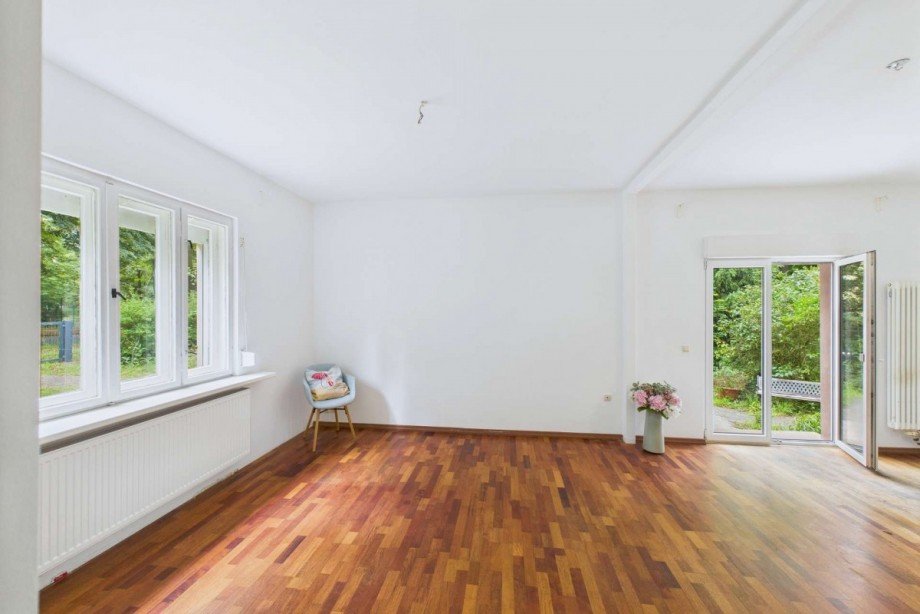 Wohnzimmer im Erdgeschoss Zweifamilienhaus Eichwalde