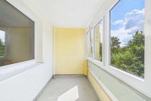 Verglaster Balkon Hell und gepflegt wartet diese toll geschnittene Wohnung auf Sie!