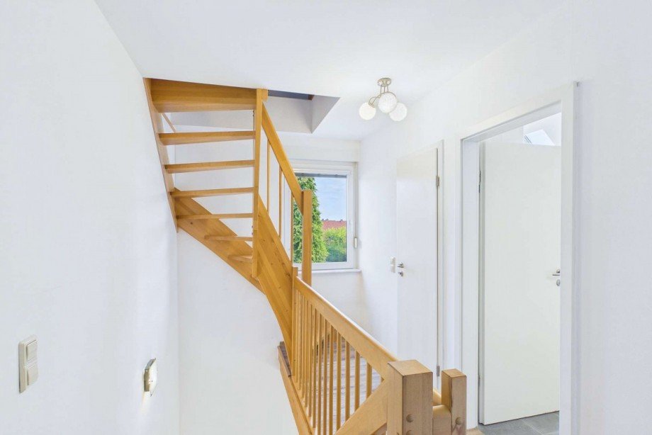 Treppe in die ausgebaute Dachspitze Doppelhaush�lfte Wolfsburg-Nordsteimke