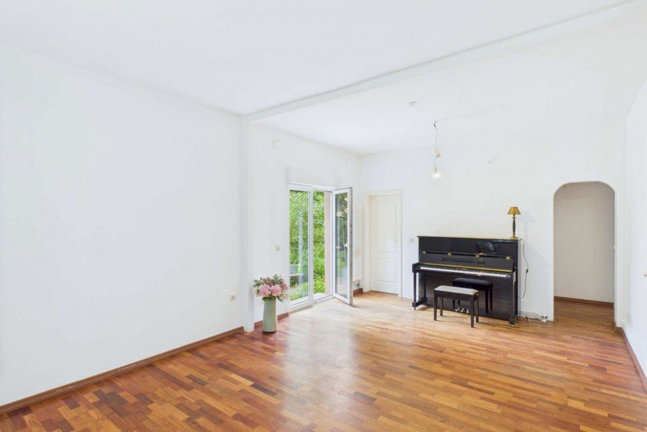 Wohnzimmer im Erdgeschoss Zweifamilienhaus Eichwalde