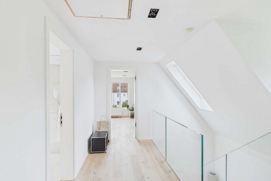 Obergeschoss - Flur mit Blick zum G�stezimmer Einfamilienhaus Wolfsburg