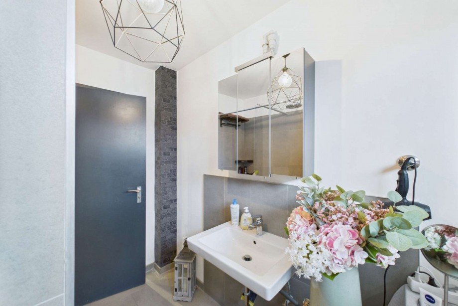 Bad mit Blick zur Flurt�r Etagenwohnung Wolfsburg