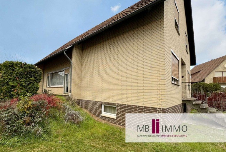 Blick zum Haus Wolfsburg Einfamilienhaus Ein gro�z�giges Haus f�r Immobiliensuchende mit Platzbedarf