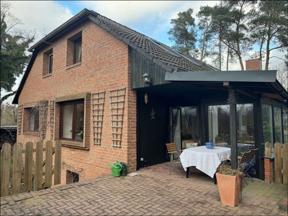 Terrasse mit Zugang zum Wintergarten Einfamilienhaus Gifhorn / Winkel