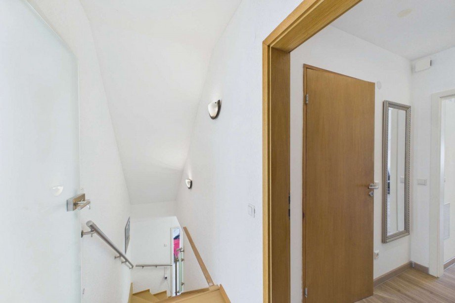 Obergeschoss mit Blick auf die Treppe ins Erdgeschoss Einfamilienhaus Wolfsburg