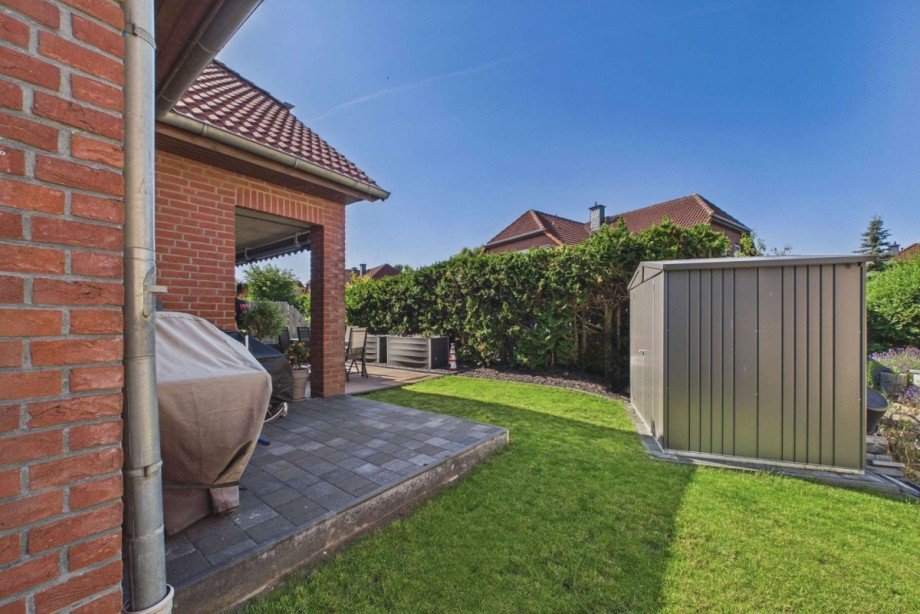 Gartenbereich mit Grillterrasse und Gartenh�uschen Erdgeschosswohnung Wolfsburg