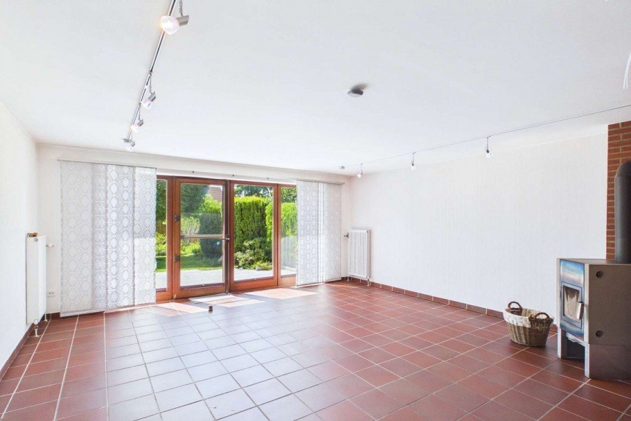 Terrassenfenster mit Blick in den Garten Doppelhaush�lfte Wolfsburg