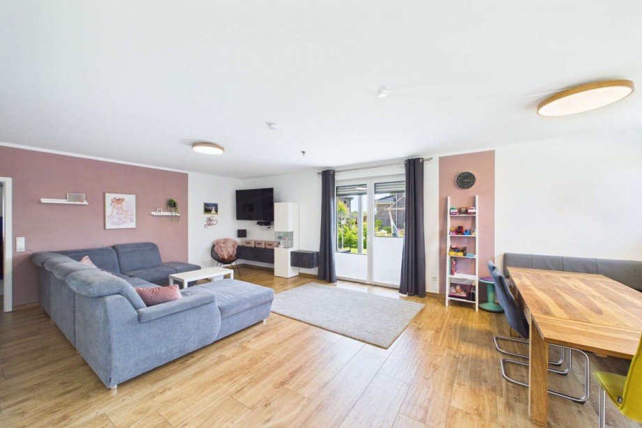 Wohnzimmer mit Essbereich Einfamilienhaus Bergfeld