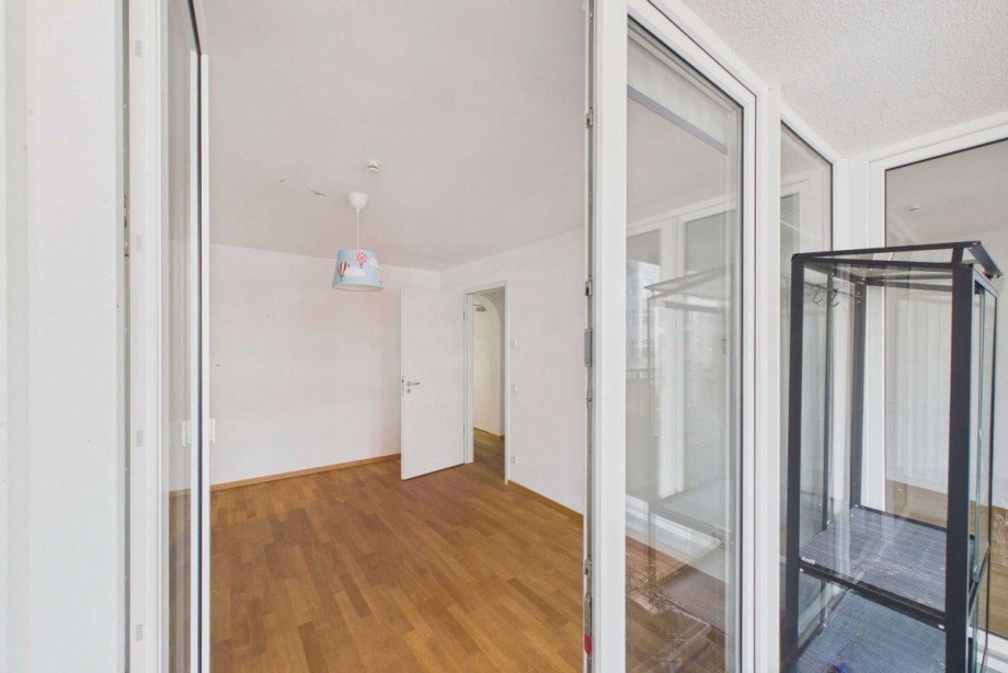 Blick vom Balkon ins Kinderzimmer Etagenwohnung Berlin