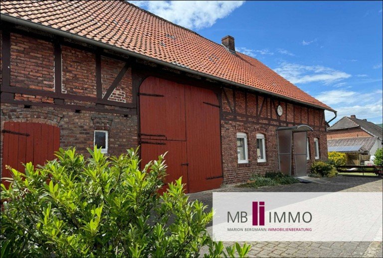 Blick zum Geb�ude Tiddische - Tiddische Bauernhaus Reserviert/ Altes Bauernhaus mit viel Charme sucht K�ufer mit kreativen Ideen