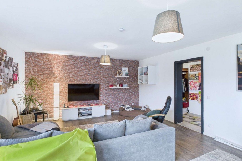 Wohnzimmer-Blick-zum-Fernseher Etagenwohnung Wolfsburg