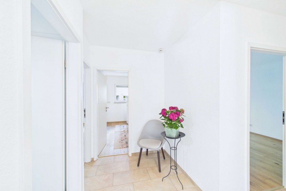 Flur mit Blick in die K�che Etagenwohnung Berlin