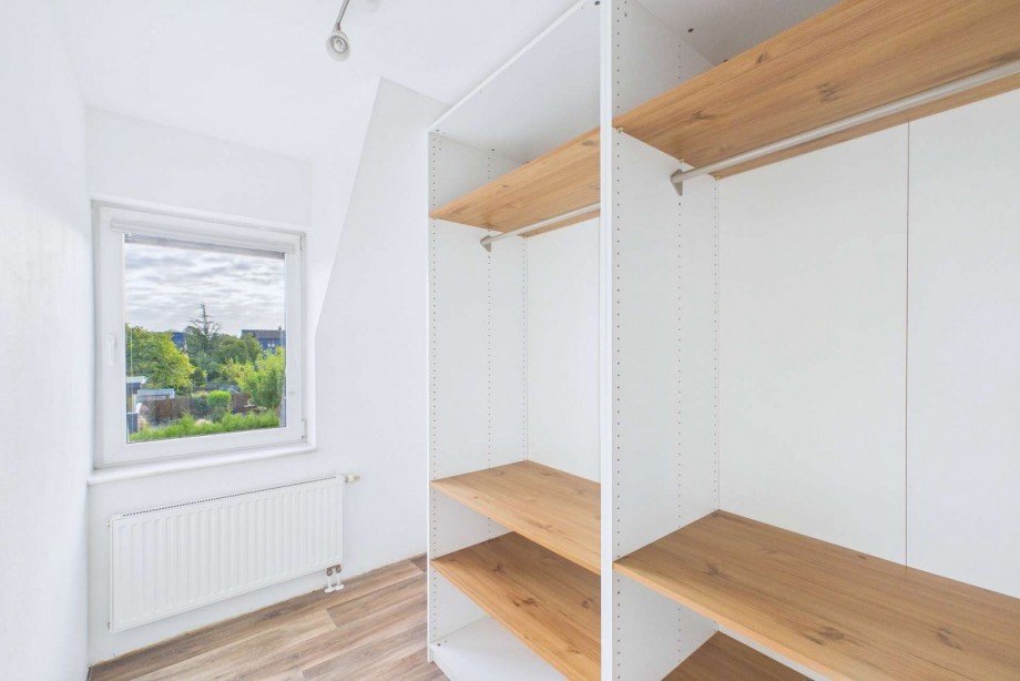Ankleidezimmer Doppelhaush�lfte Wolfsburg-Nordsteimke