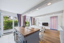 Wohnzimmer mit K�che K�stenflair mit hoher Lebensqualit�t - Sorgloses Mieten mit der Option auf Kauf