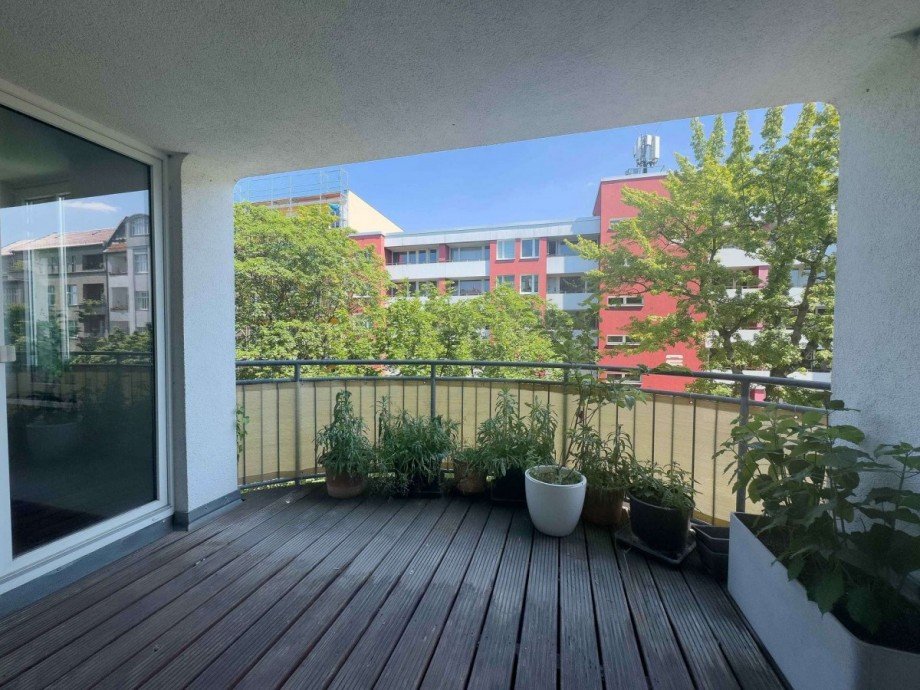 Balkon vor den Kinderzimmern Etagenwohnung Berlin