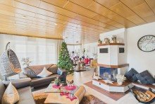 Wohnzimmer Traumhaus in Weihnachtsstimmung sucht neue Besitzer