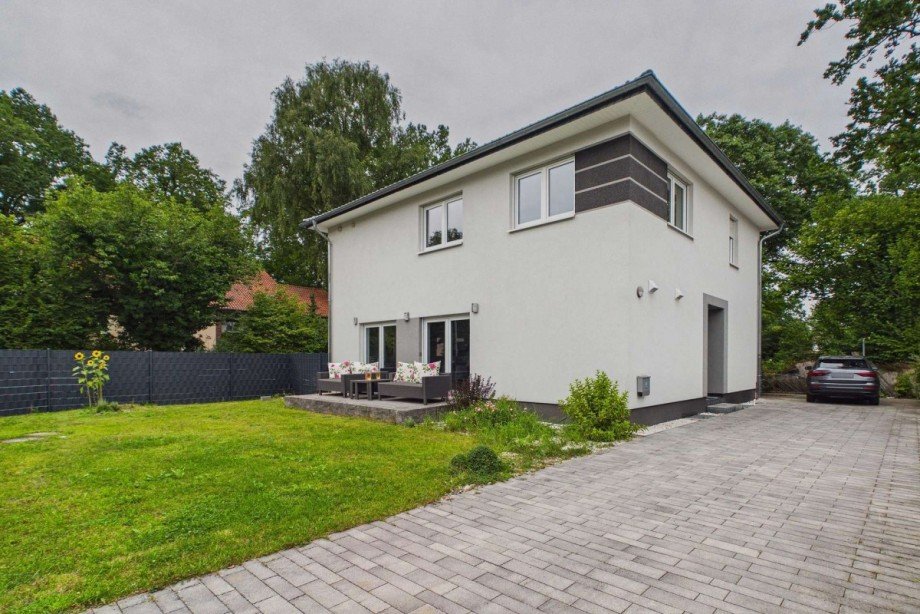 Hausansicht mit Blick zum Eingang Einfamilienhaus Wolfsburg / Ehmen