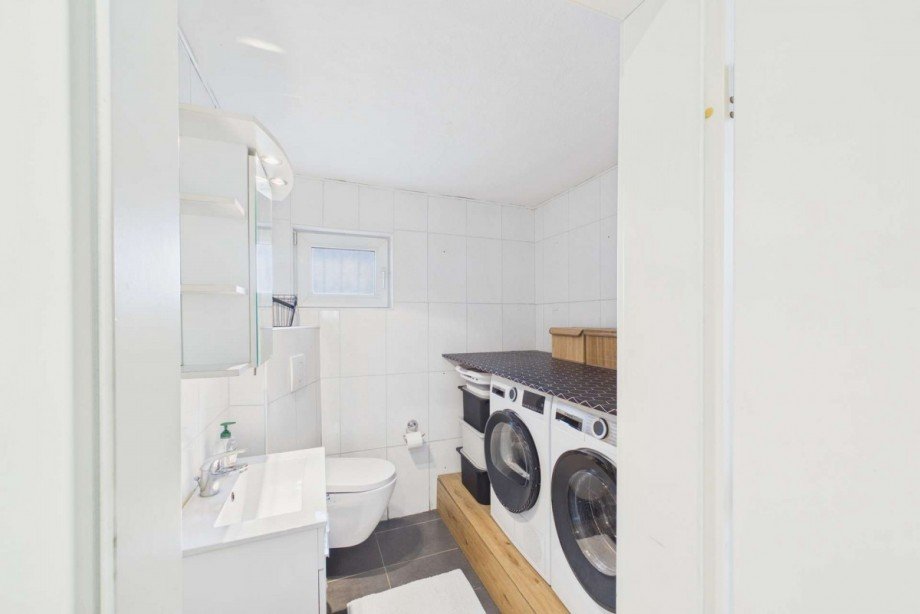Erdgeschoss- G�ste-WC mit Waschmaschinenanschluss Zweifamilienhaus Wolfsburg