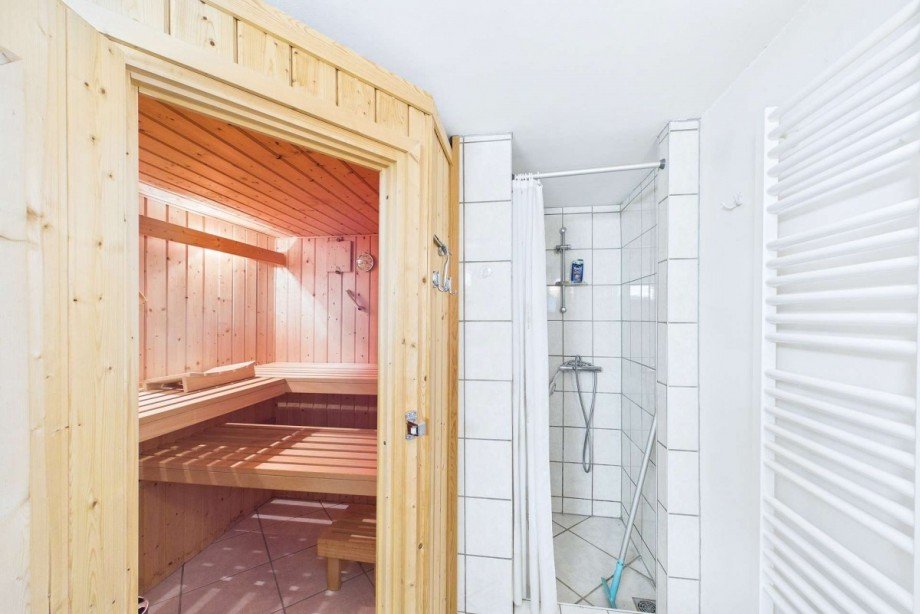 Sauna mit Dusche im Untergeschoss Einfamilienhaus Gifhorn