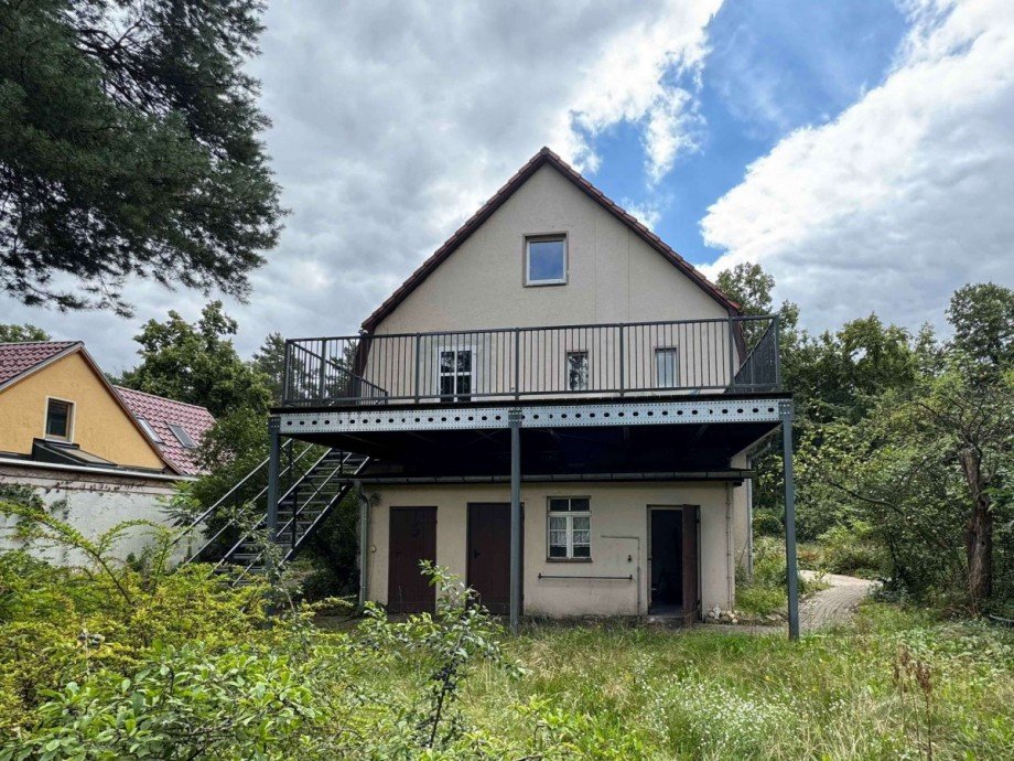 Blick zur Terrasse vor der K�che im Obergeschoss Zweifamilienhaus Eichwalde